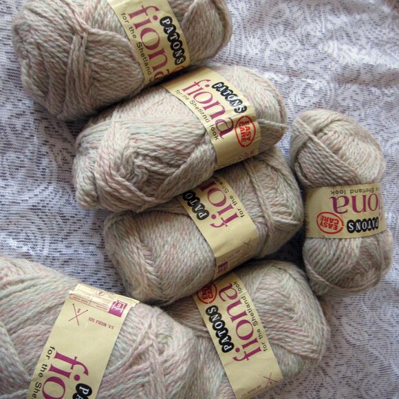 Patons Fiona Yarn Beige 50 g each Lot of 6 Skeins, wool(51%) blend - Picture 1 of 3